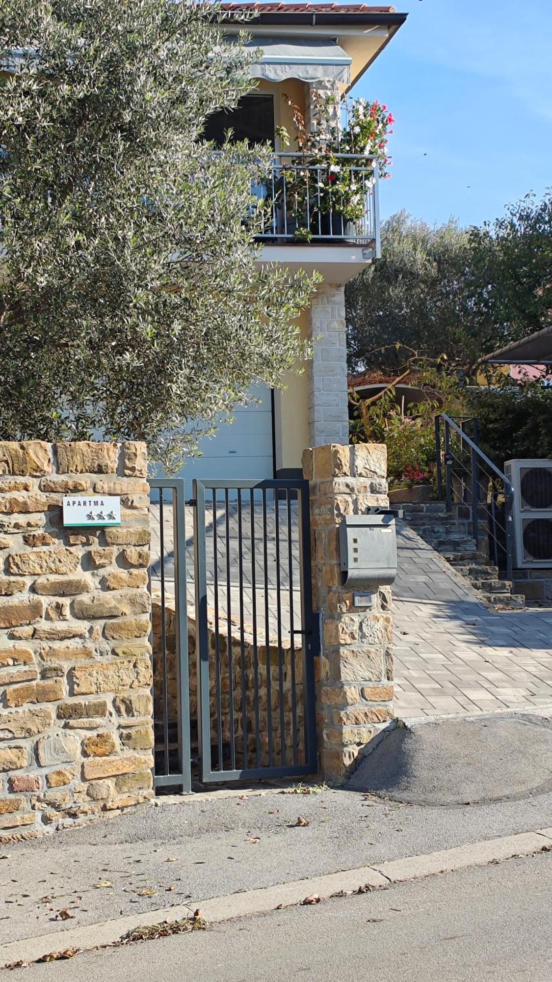 Apartments Tomisic Koper Bagian luar foto